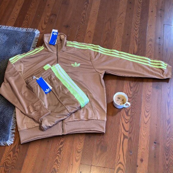 NWT ADIDAS TRACKSUIT MATCHING SET JACKET AND PANTS ORIGINALS SIZE L LARGE WOMENS - Picture 1 of 6